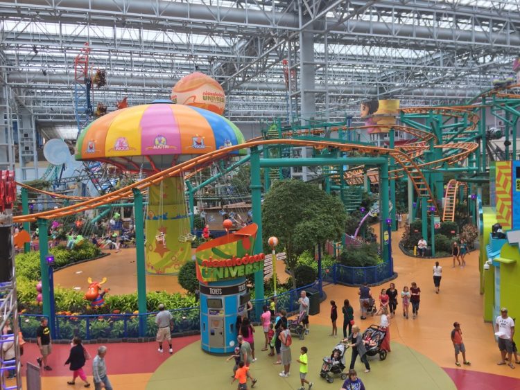 What Can You Do in the Biggest Mall in the U.S.? Travelhoppers