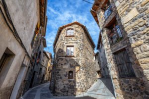 Castellfollit de la Roca fork in the road