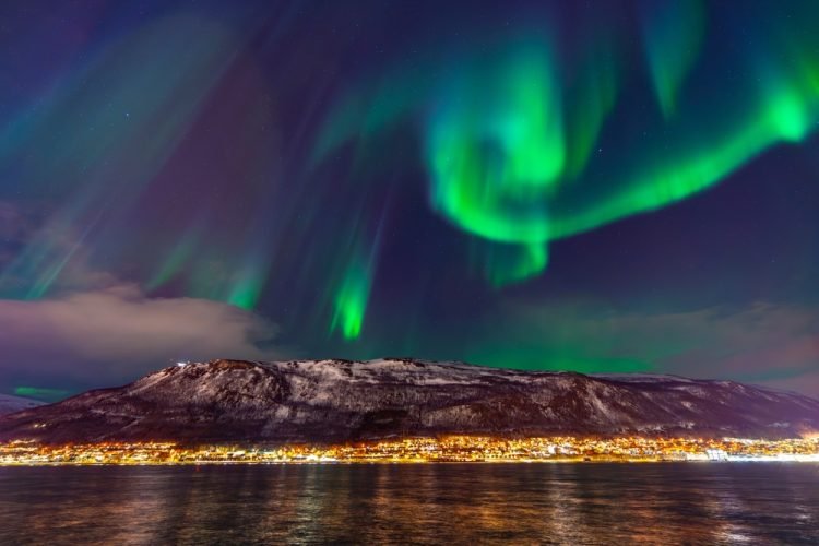 Experience the Polar Nights of Tromso – A Magical Arctic Adventure The spectacular Northern Lights above Tromsø