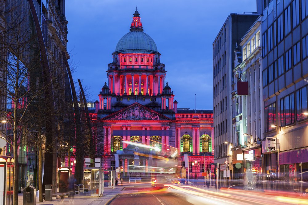 DISCOVERING BELFAST AND THE ANTRIM COAST Belfast City Hall at evening