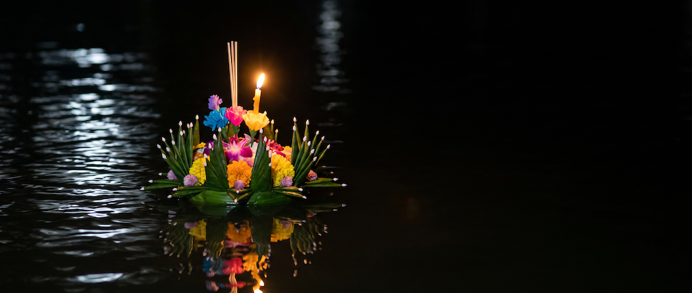 Loy Rua – The Floating Boat Ceremony