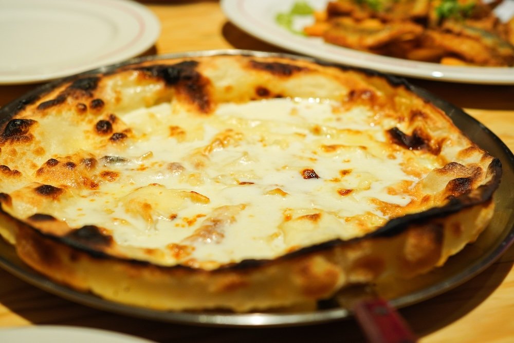 Focaccia di Recco (Focaccia col formaggio di Recco)